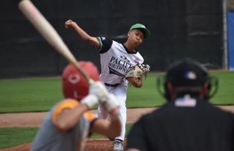 Hawaii moves to 2-0 with stellar defense